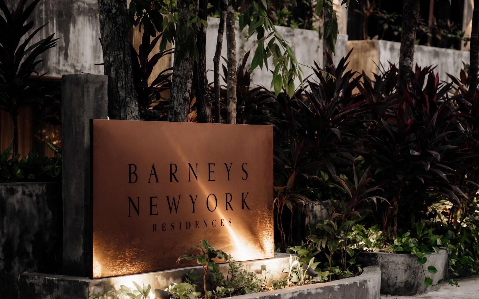 Barneys New York Luxury Red * Tulum